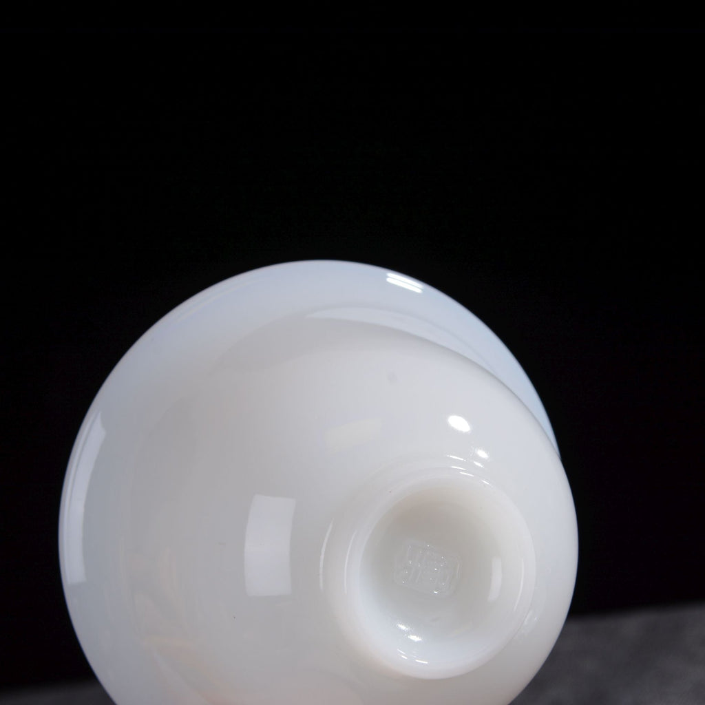 Bottom detail of Dehua Yu Ci jade porcelain gaiwan