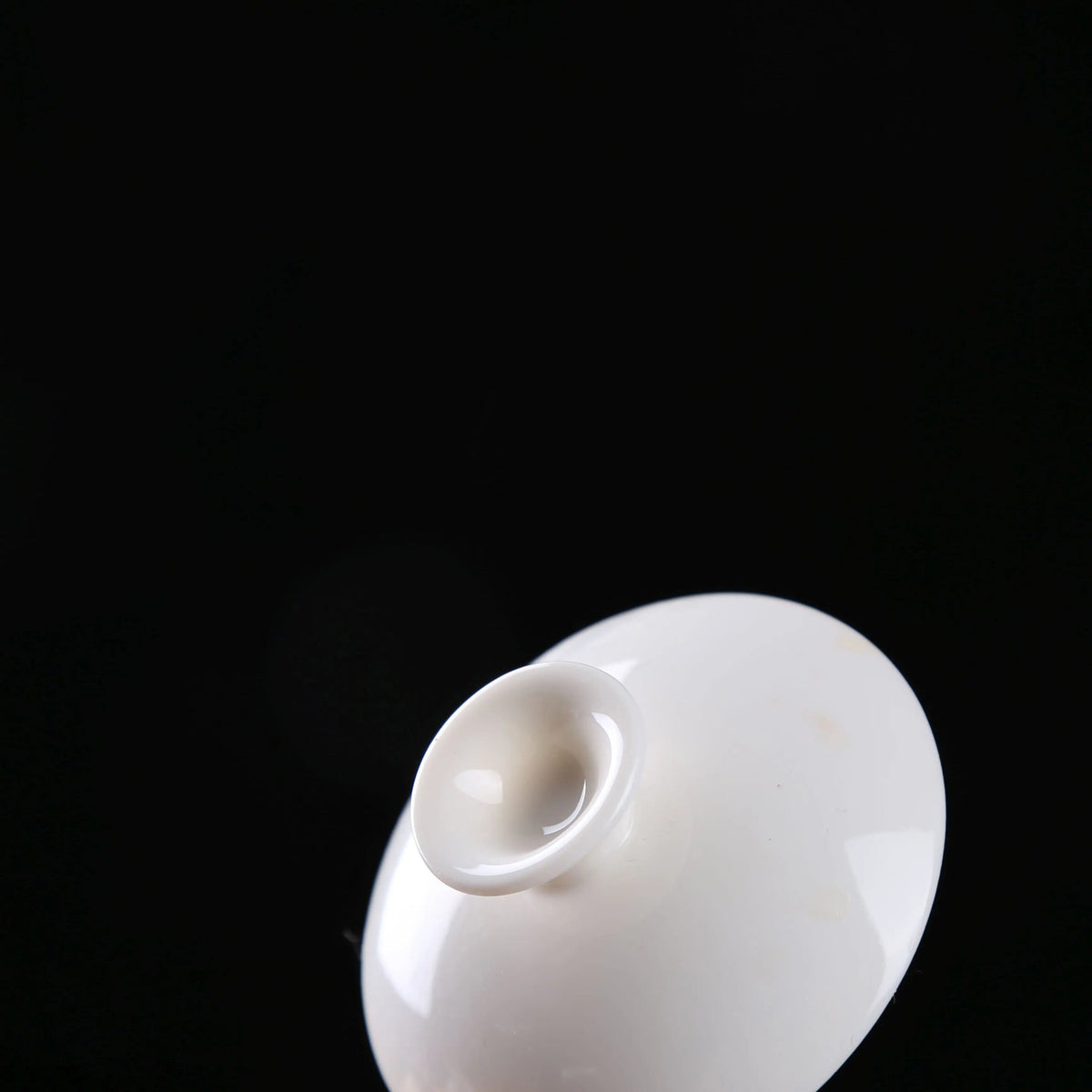 White porcelain gaiwan lid close-up